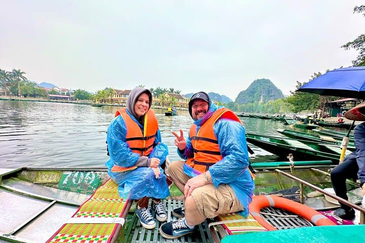 Full-Day Ninh Binh: Hoa Lu, Tam Coc Boat Ride & Mua Cave Hike photo 4