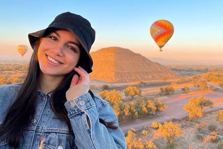Hot Air Balloon over Teotihuacán: Cave Breakfast, Artisan Visit & Pyramid Time from CDMX