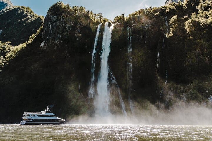 Milford Sound Luxury Lunch Cruise on the Fiordland Jewel photo 6