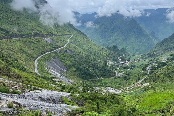 Ha Giang Loop 5-Day Car Journey: Ma Pi Leng, Dong Van & Lung Cu Flagpole photo 5