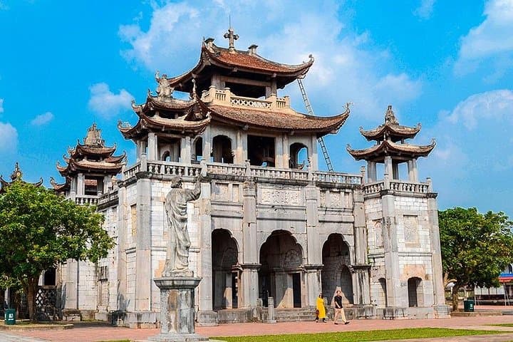 Hanoi to Ninh Binh: Tam Coc Bamboo Boat and Phat Diem Stone Cathedral Day Tour photo 4