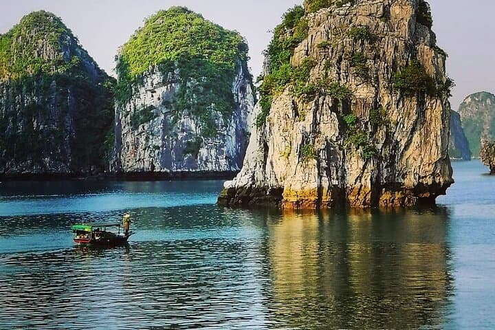 Bai Tu Long Bay Day Cruise: Kayak Thien Canh Son Cave & Small-Group Highlights