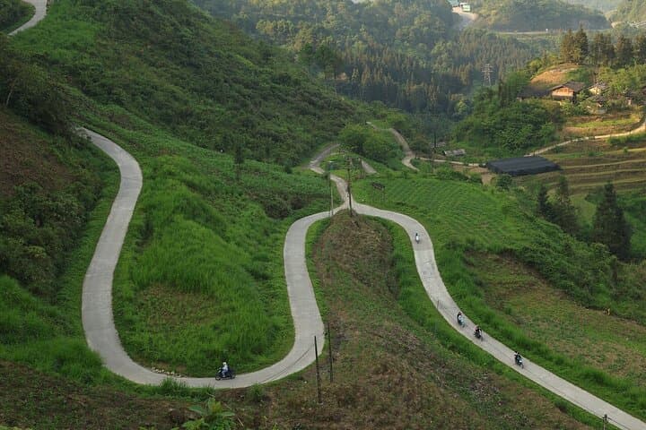 Ha Giang Loop Easy Rider 3-Day Motorbike Tour — Ma Pi Leng & Dong Van Plateau photo 2
