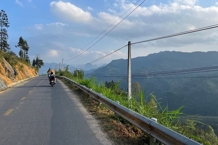 Ha Giang Loop 4-Day Car Tour: Dong Van Plateau, Ma Pi Leng & Lung Cu photo 4