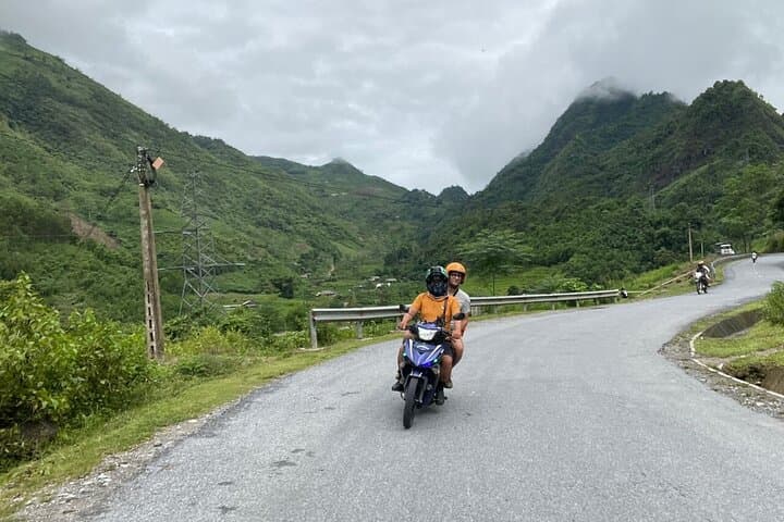 Ha Giang Loop 4-Day Car Tour: Dong Van Plateau, Ma Pi Leng & Lung Cu photo 5