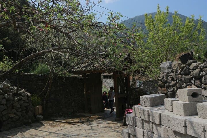 Ha Giang Loop 5-Day Adventure: Dong Van Plateau, Ma Pi Leng & Lung Cu photo 3