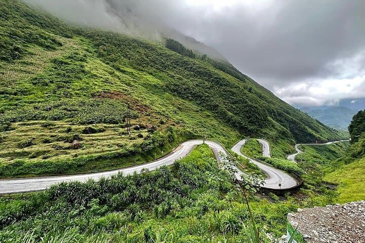 Ha Giang Loop 5-Day Car Journey: Ma Pi Leng, Dong Van & Lung Cu Flagpole photo 2