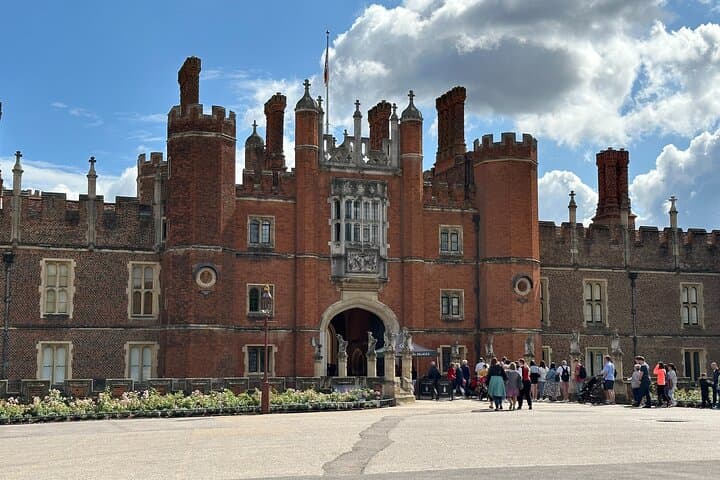 Southampton to Heathrow via Stonehenge & Windsor — Private Transfer with Attraction Stops photo 6