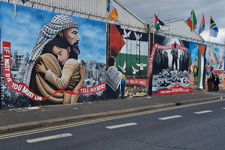 Private Belfast City & Peace Wall Tour: A Guided Drive Through History photo 2