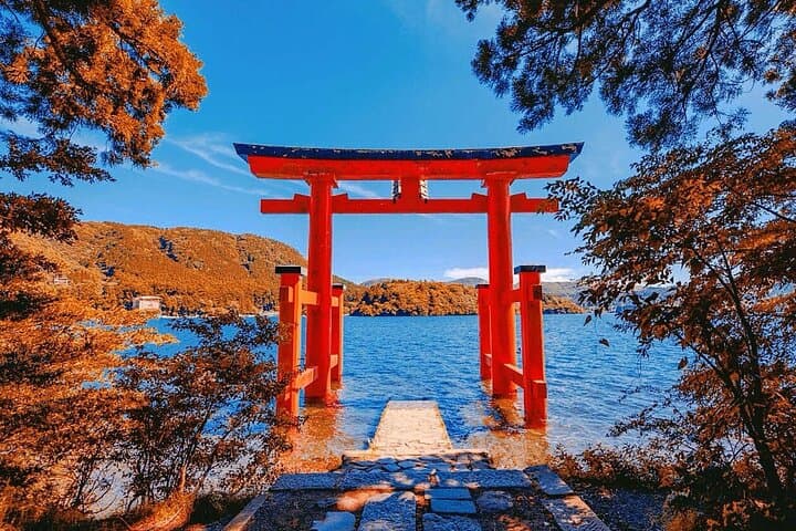 Mt Fuji and Hakone Day Tour: Cruise, Ropeway & Oshino Hakkai Guide photo 2