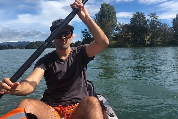 Guided Stand-Up Paddleboarding on Guatapé Reservoir — 90-Min SUP Experience photo 5