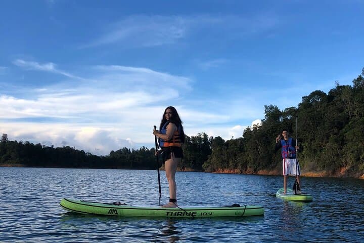 Guided Stand-Up Paddleboarding on Guatapé Reservoir — 90-Min SUP Experience photo 4