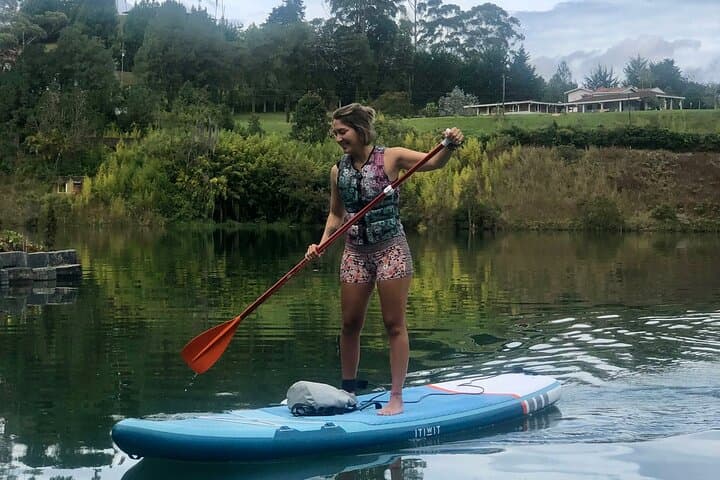 Guided Stand-Up Paddleboarding on Guatapé Reservoir — 90-Min SUP Experience photo 3