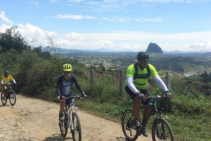 Mountain Bike Rental in Guatapé — Ride Between Mountains and Reservoir Trails photo 3