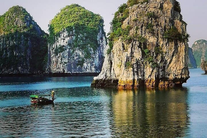 Bai Tu Long Bay Day Cruise: Thien Canh Son Cave, Kayaks & Limestone Isles photo 4