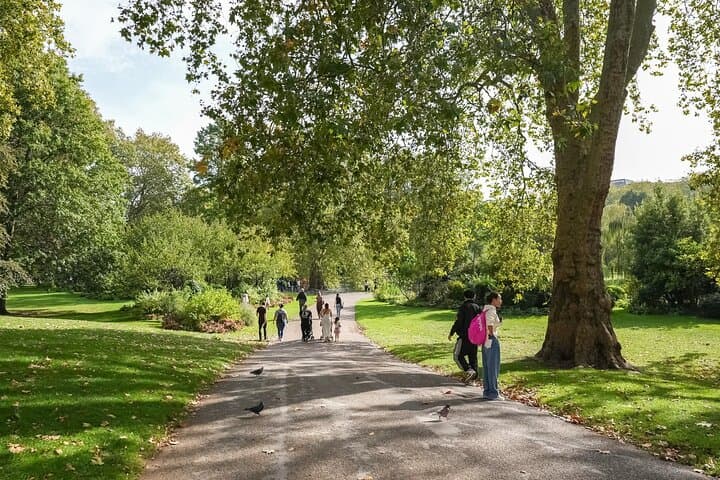 Buckingham Palace Walking Tour: Entry, St. James Park & Audio Guide photo 3