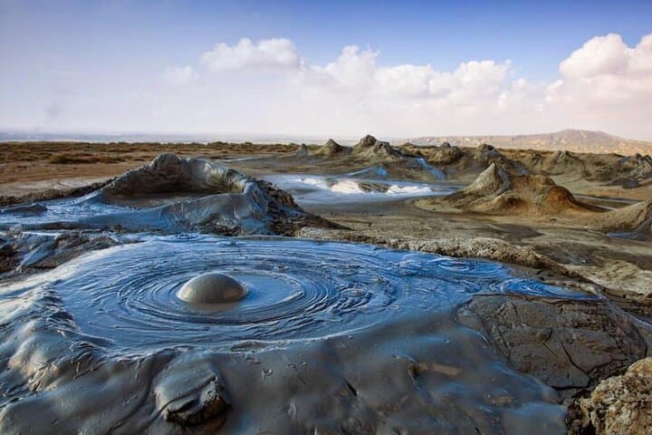 Gobustan and Mud Volcano Tour from Baku — Petroglyphs, Geology & Practical Guide
