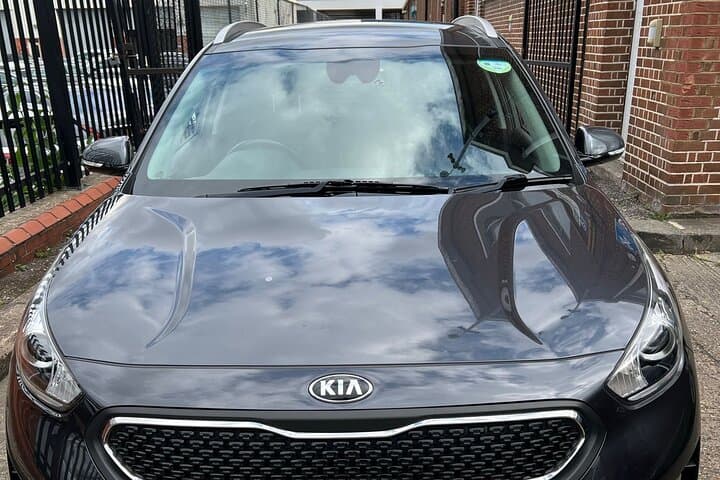 Gatwick to London Hotel Transfers — Private Airport Ride Service photo 2