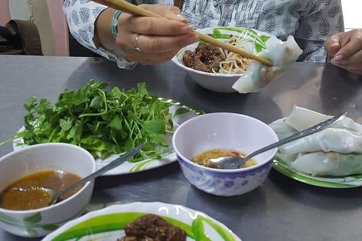 Hoi An Flavor Adventure: Authentic Street Food Walking Tour photo 3