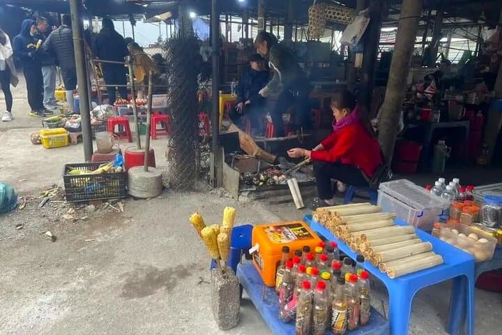 Cycling Mai Chau's Rural Villages: Day Trip from Hanoi through Rice Paddies and Thai Villages photo 3