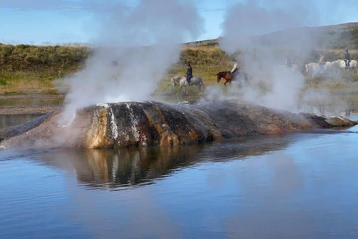 Private Silver Circle Tour: Hraunfossar, Deildartunguhver & Reykholt Day Trip from Reykjavik