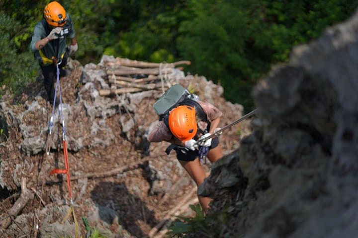 Cat Ba Abseiling Tour to Hang Vem Lagoon — Lan Ha Bay Adventure photo 3