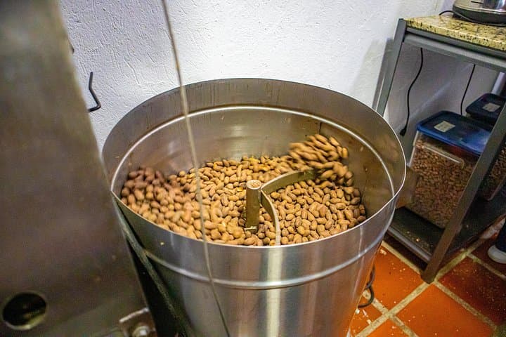 Bean-to-Bar Chocolate Workshop in Cartagena: Montes de María Bean to Bonbon photo 3