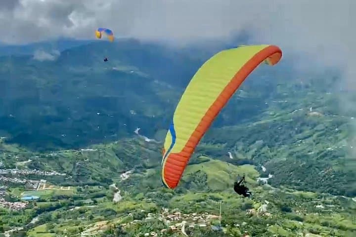 Full-Day Private Jungle Rafting, Paragliding & Natural Pools Tour from Medellín photo 4