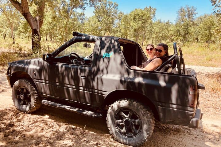 Coastal Jeep Adventure from Lisbon: Arrábida, Sesimbra & Beach Picnic photo 4