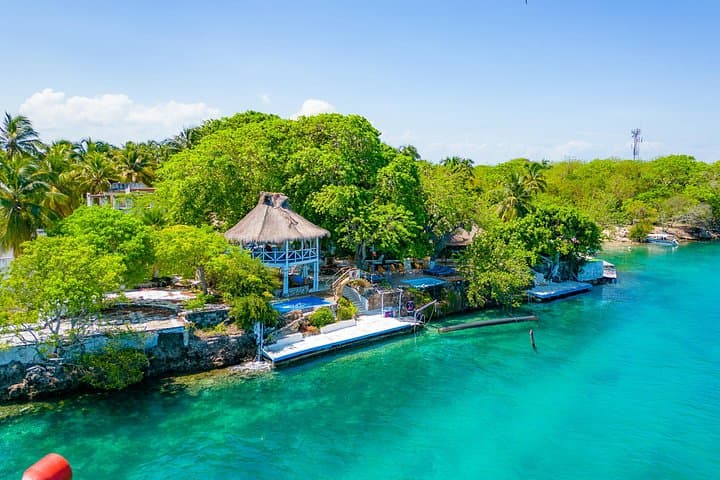 Full-Day 3 Islands Tour: Islas del Rosario Snorkeling, Beach Club & Lunch from Cartagena