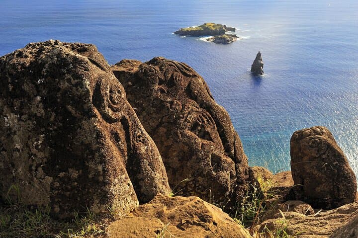 Private Highlights Tour of Easter Island: Moai, Craters & Coastal Views photo 5