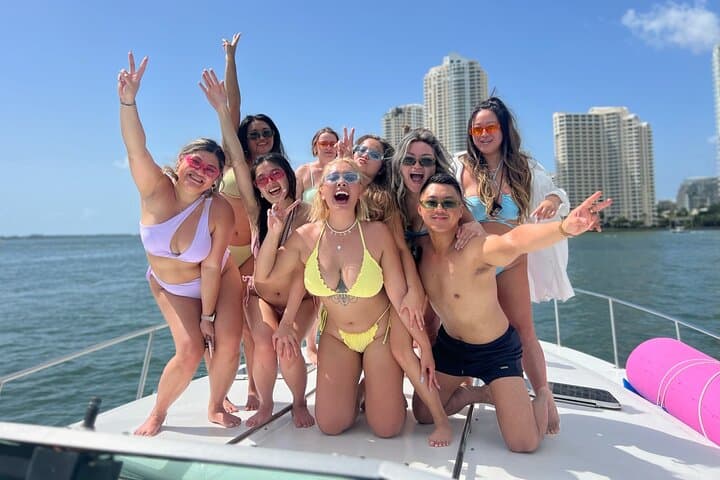 Miami Biscayne Bay Private Yacht Party — Snorkel Sandbars & Dolphin Sightings photo 5