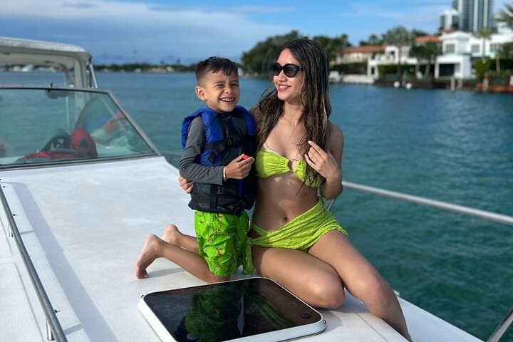Miami Biscayne Bay Private Yacht Party — Snorkel Sandbars & Dolphin Sightings photo 3
