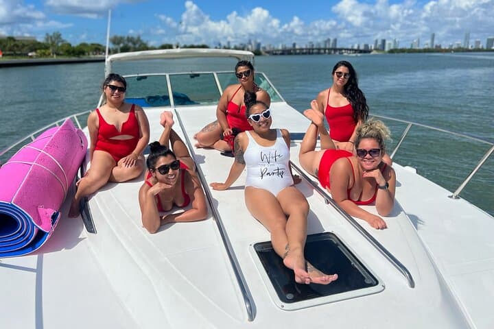 Premium Miami Yacht Tour on Biscayne Bay: Captain, Champagne, and Sandbar Party photo 4
