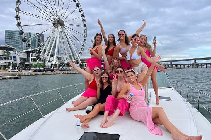 Miami Beach Luxury Yacht Tour: Biscayne Bay Cruise with Captain, Champagne, and Sandbar Time photo 4