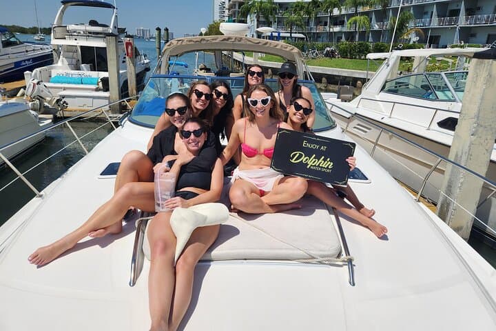 Miami Beach Luxury Yacht Tour: Biscayne Bay Cruise with Captain, Champagne, and Sandbar Time photo 3