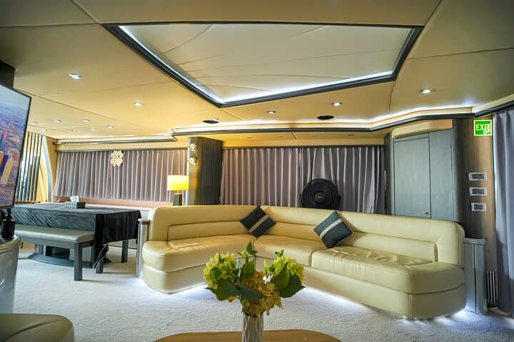 Private 90-Foot Luxury Yacht Tour in Dubai — Palm Jumeirah, Burj Al Arab & Marina Cruise photo 4