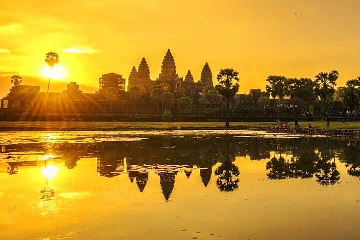Angkor Wat Sunrise Small-Group Tour: Bayon, Angkor Thom & Ta Prohm photo 2