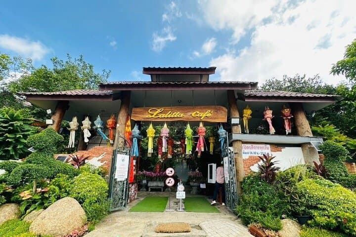Day Trip from Chiang Mai to Chiang Rai: White Temple, Blue Temple & Lalita Café photo 3