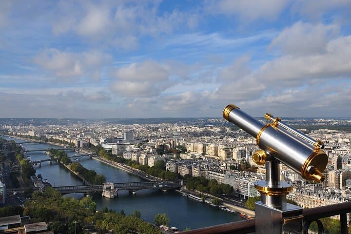 Skip-the-Line Eiffel Tower: Prebooked Elevator Access to 2nd Floor with Private Host photo 2
