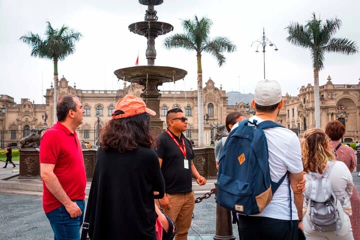 Stopover in Lima: 6-Hour Private Airport Tour to Plaza de Armas, San Francisco Catacombs & Huaca Pucllana