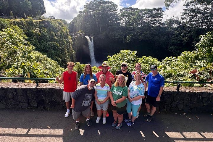 Private Big Island 14-Person Chauffeur Service — Custom Group Island Tours photo 2