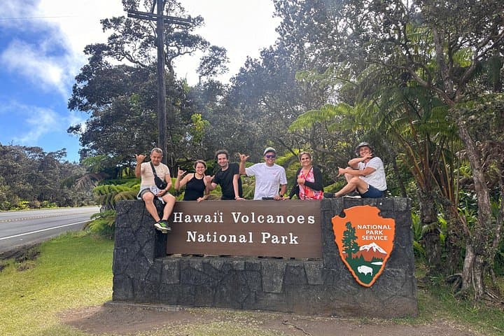 Private Big Island 14-Person Chauffeur Service — Custom Group Island Tours photo 3