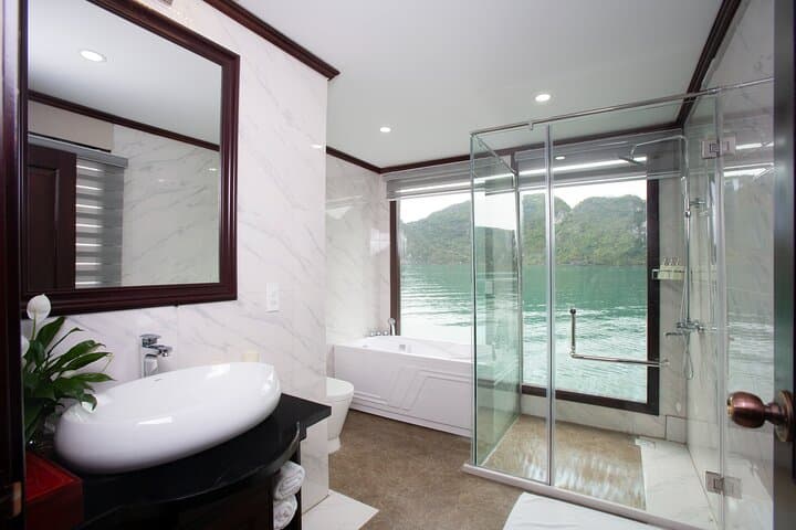 Luxury La Stellar 3-Day Halong Bay Cruise from Hanoi: Kayak, Beaches & Caves photo 5