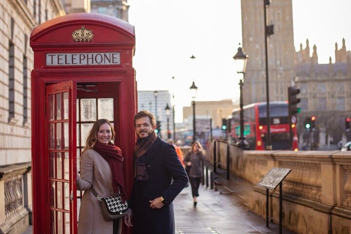 London Private Couple Photoshoot: Iconic Backdrops & Expert Guidance photo 4