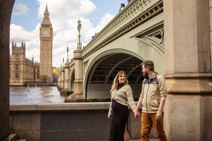 London Private Couple Photoshoot: Iconic Backdrops & Expert Guidance photo 3