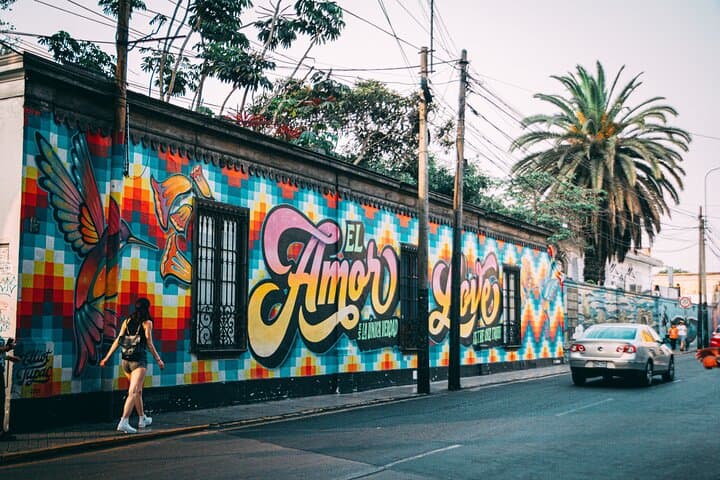Lima Night Magic Water Circuit & Barranco Bohemian Tour photo 4