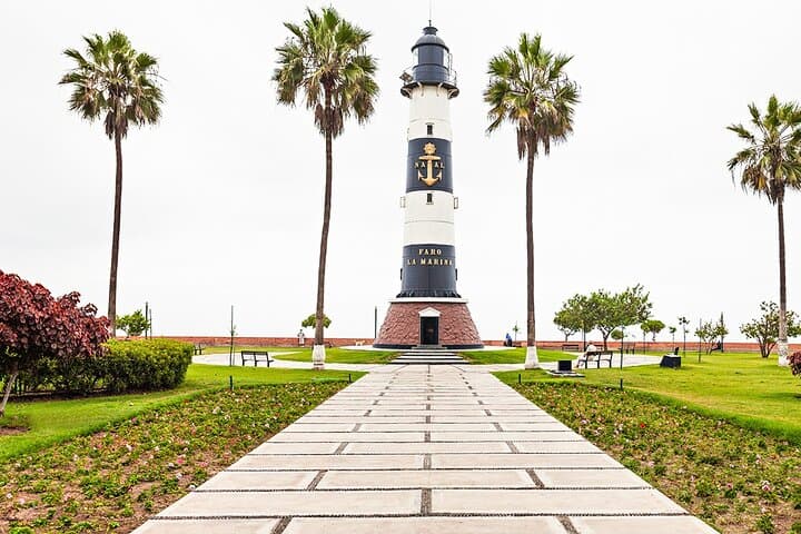 Miraflores and Huaca Pucllana Private Tour: Coastal Views and Pre-Inca Ruins photo 6