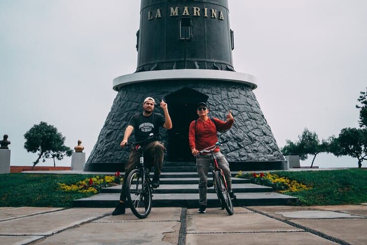 Cycling Miraflores: Private 3-Hour Bike Tour Along Lima’s Coast and Barranco photo 2
