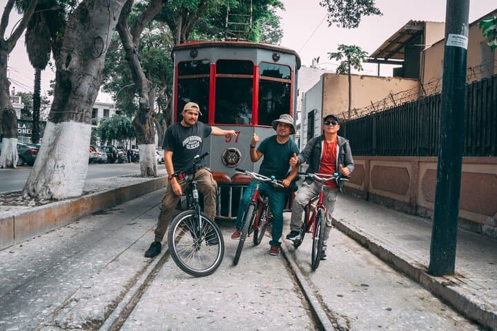 Cycling Miraflores: Private 3-Hour Bike Tour Along Lima’s Coast and Barranco photo 5